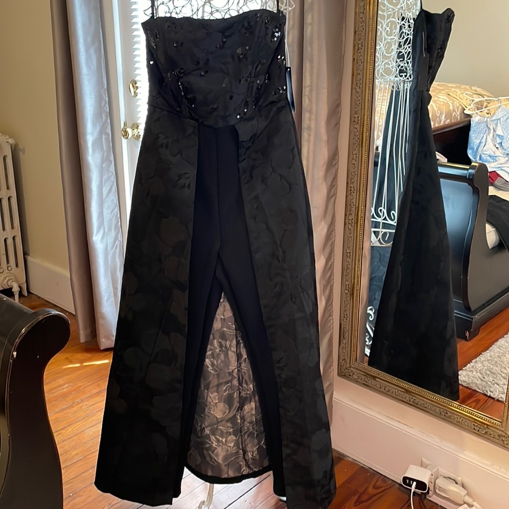 Walk-through long, strapless dress